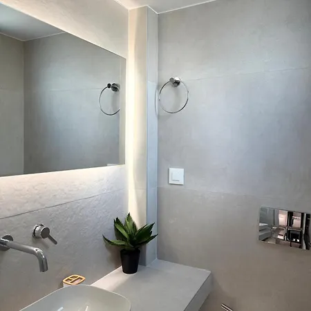 Hotel Seaside By Manos